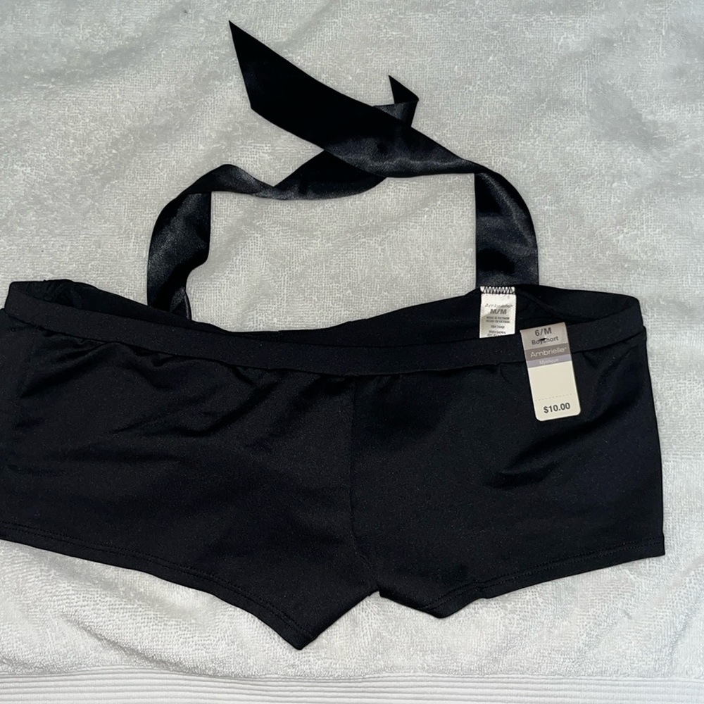 Ambrielle boy short with bow in back